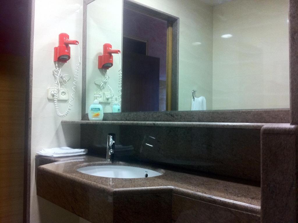 Hotel Ric Sabadell Pokoj fotografie